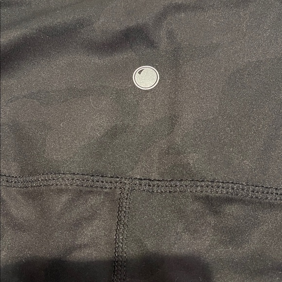 Yogalicious Lux Black Camo Biker Shorts w/Phone Pockets NWOT Size XS - Picture 2 of 8